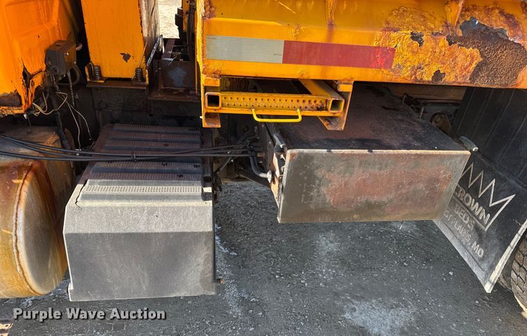 image for item DW6703 2006 International 7400 dump truck