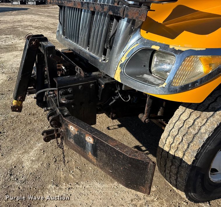 image for item DW6703 2006 International 7400 dump truck