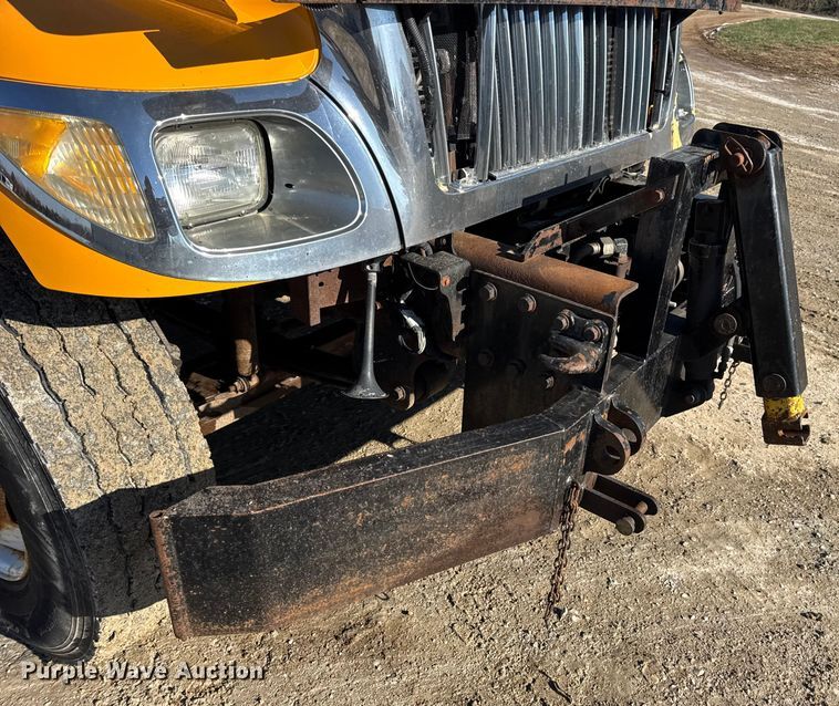 image for item DW6703 2006 International 7400 dump truck