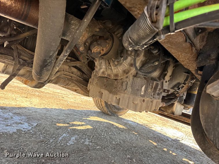 image for item DW6703 2006 International 7400 dump truck