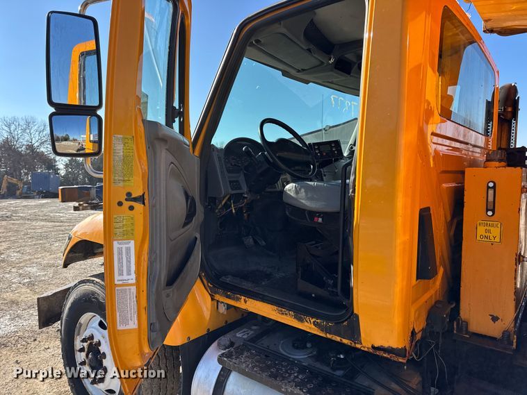 image for item DW6703 2006 International 7400 dump truck