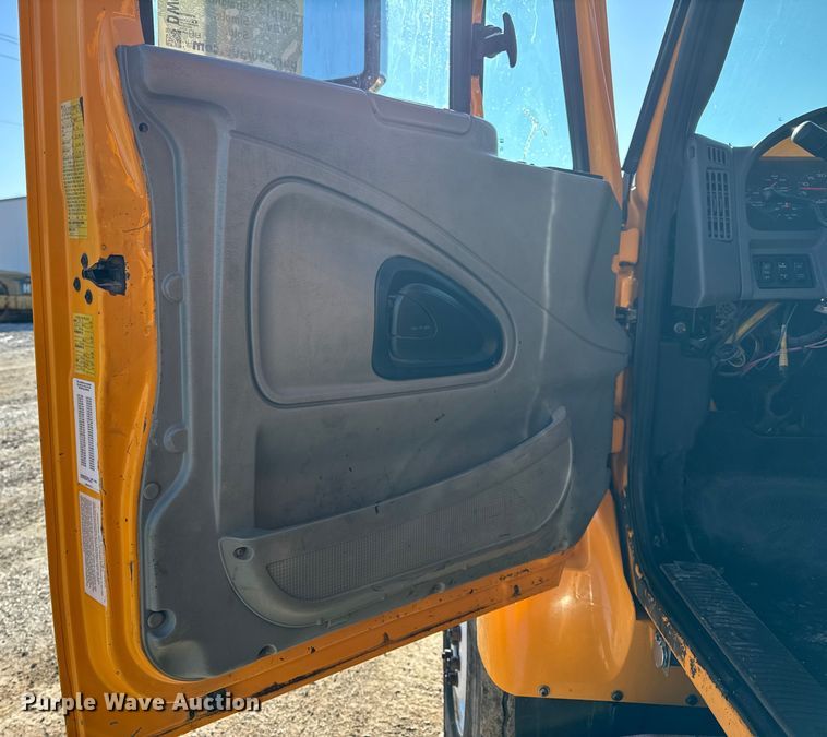 image for item DW6703 2006 International 7400 dump truck