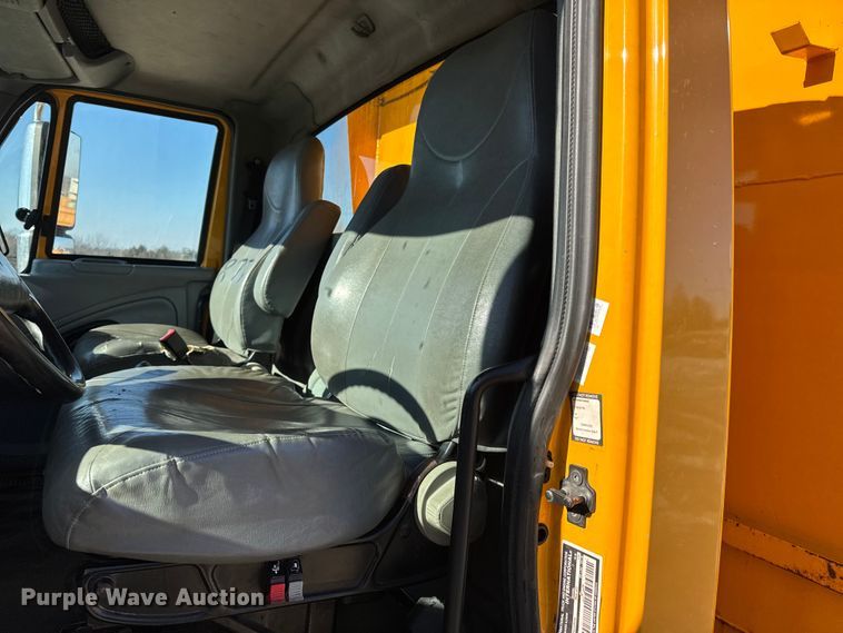 image for item DW6703 2006 International 7400 dump truck