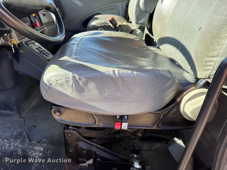 image for item DW6703 2006 International 7400 dump truck