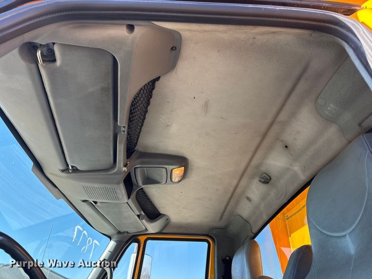 image for item DW6703 2006 International 7400 dump truck