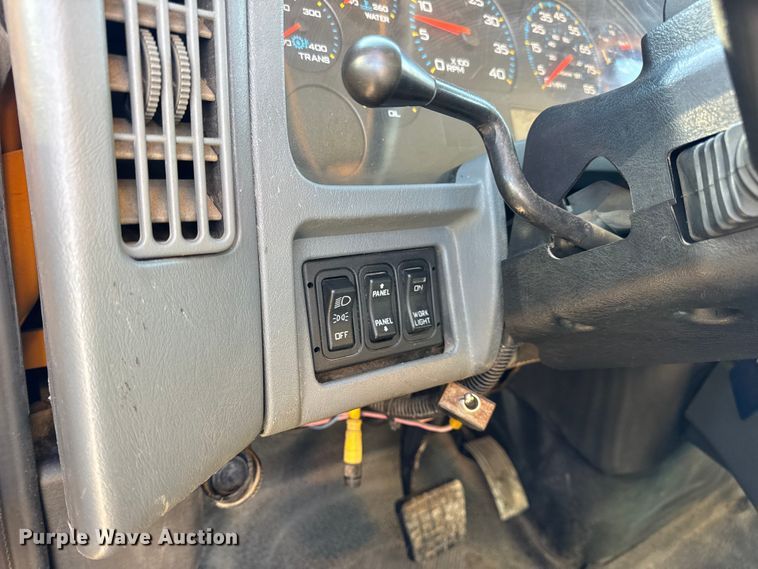 image for item DW6703 2006 International 7400 dump truck