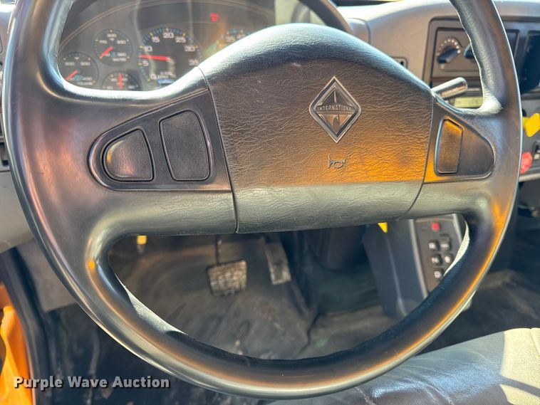 image for item DW6703 2006 International 7400 dump truck