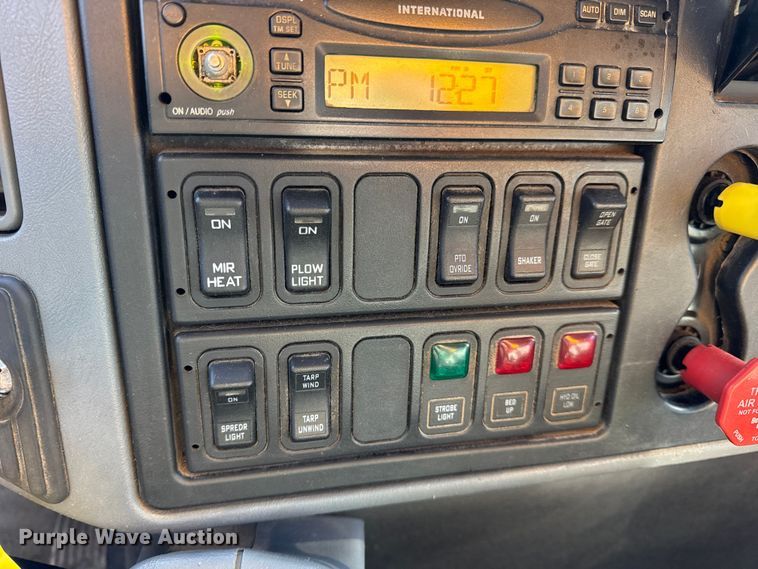 image for item DW6703 2006 International 7400 dump truck