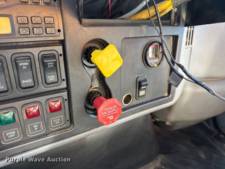 image for item DW6703 2006 International 7400 dump truck