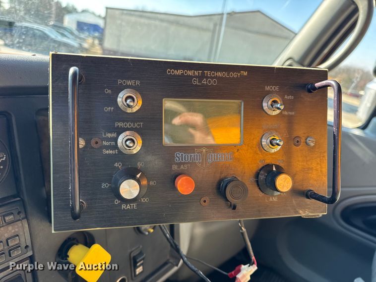 image for item DW6703 2006 International 7400 dump truck