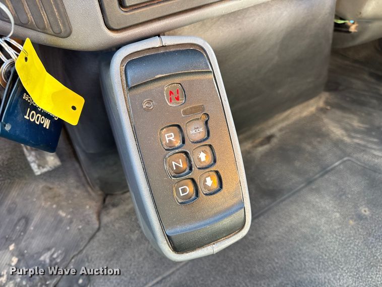 image for item DW6703 2006 International 7400 dump truck