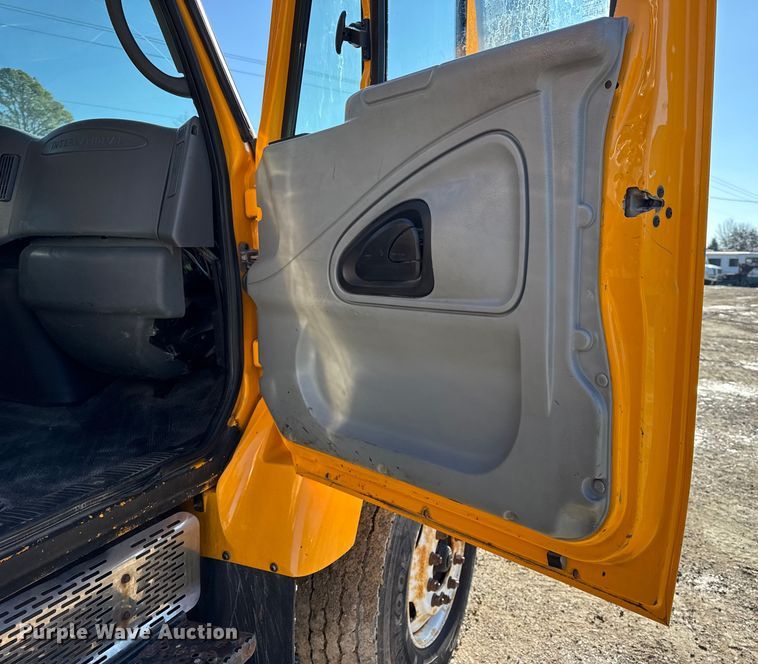 image for item DW6703 2006 International 7400 dump truck