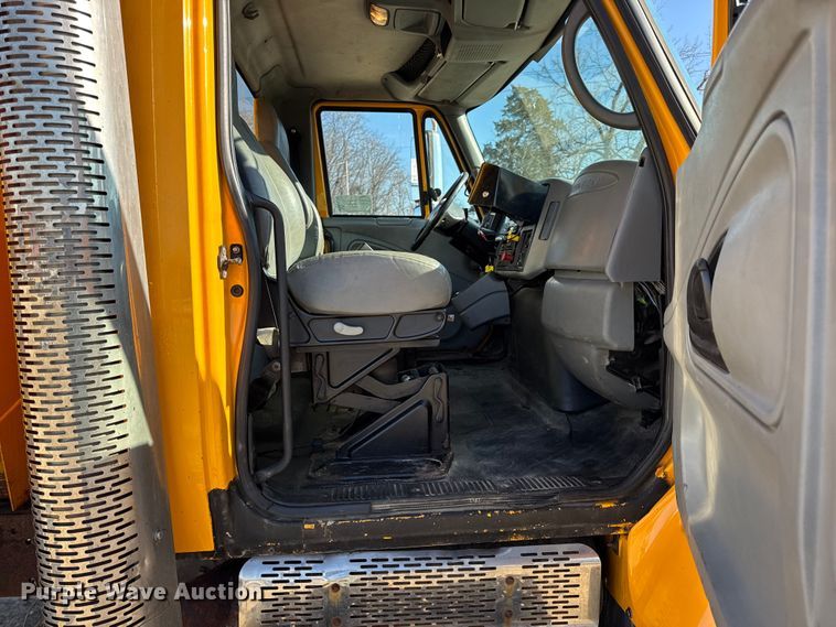 image for item DW6703 2006 International 7400 dump truck