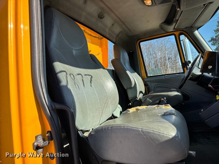 image for item DW6703 2006 International 7400 dump truck