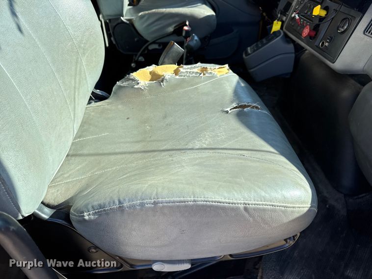 image for item DW6703 2006 International 7400 dump truck