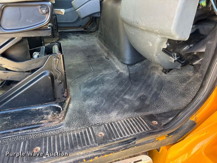 image for item DW6703 2006 International 7400 dump truck