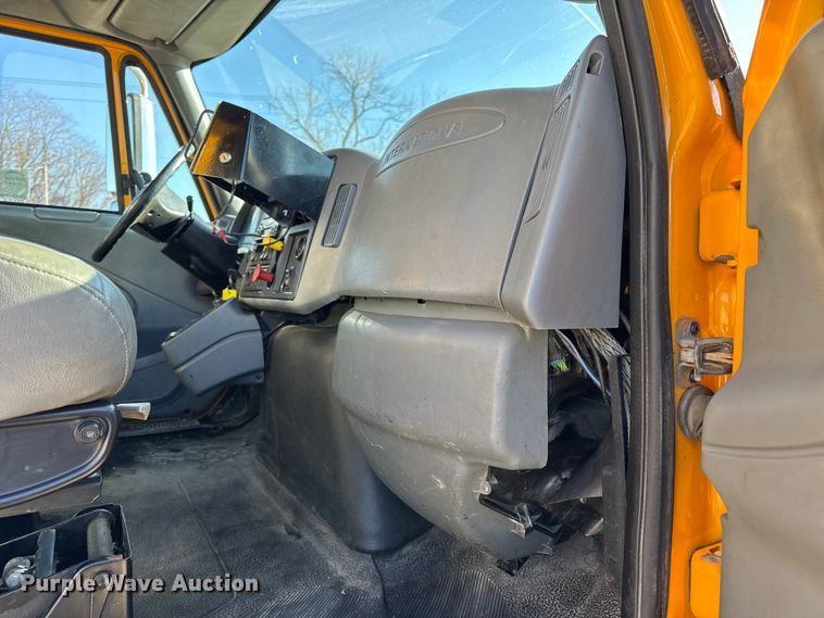 image for item DW6703 2006 International 7400 dump truck