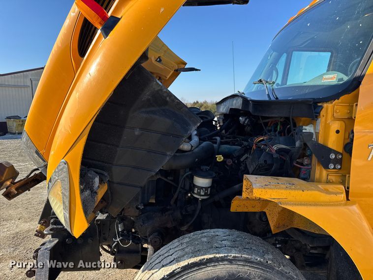 image for item DW6703 2006 International 7400 dump truck