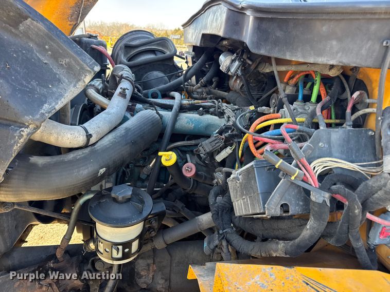 image for item DW6703 2006 International 7400 dump truck