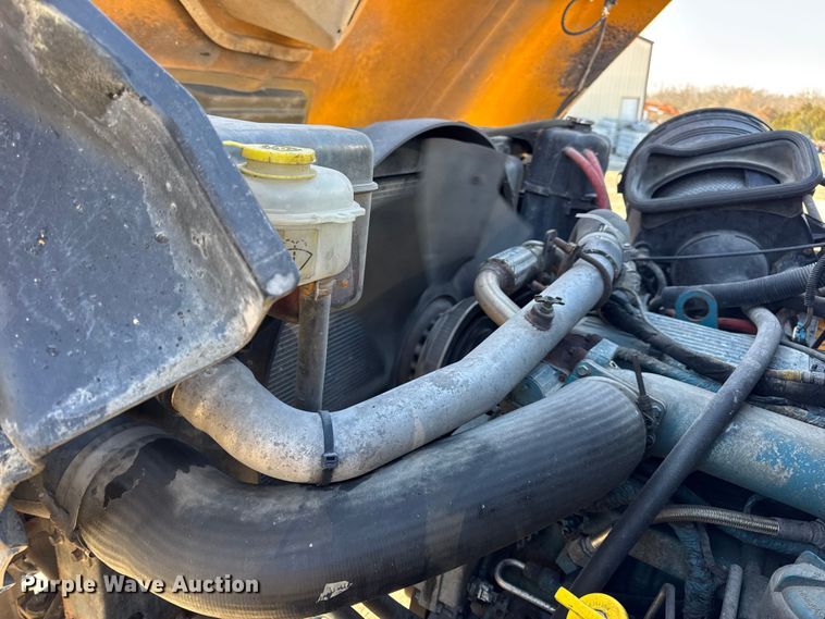 image for item DW6703 2006 International 7400 dump truck