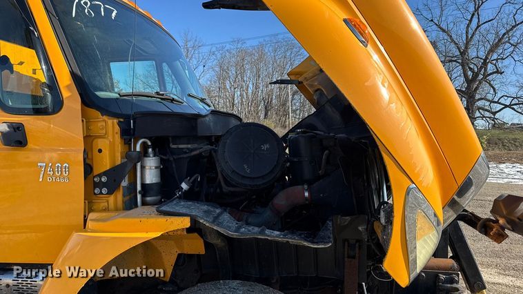 image for item DW6703 2006 International 7400 dump truck