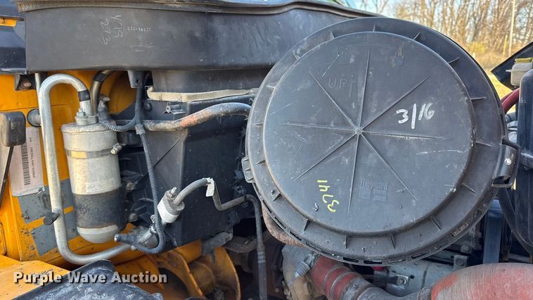 image for item DW6703 2006 International 7400 dump truck