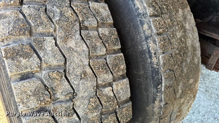 image for item DW6703 2006 International 7400 dump truck