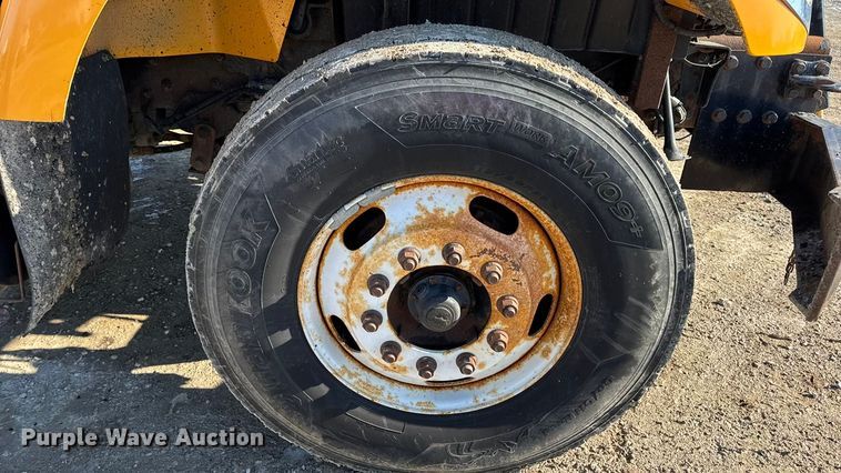 image for item DW6703 2006 International 7400 dump truck