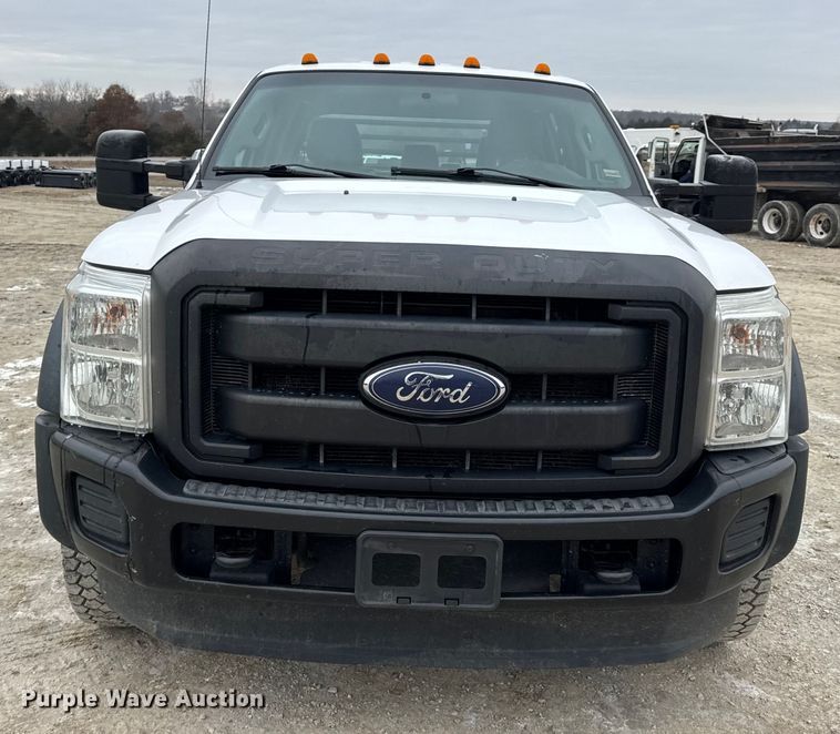 image for item DW6706 2016 Ford F550 Super Duty XL Crew Cab flatbed truck