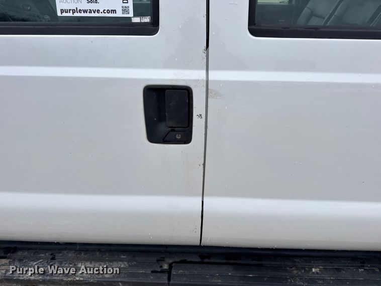 image for item DW6706 2016 Ford F550 Super Duty XL Crew Cab flatbed truck