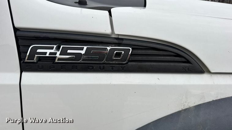 image for item DW6706 2016 Ford F550 Super Duty XL Crew Cab flatbed truck