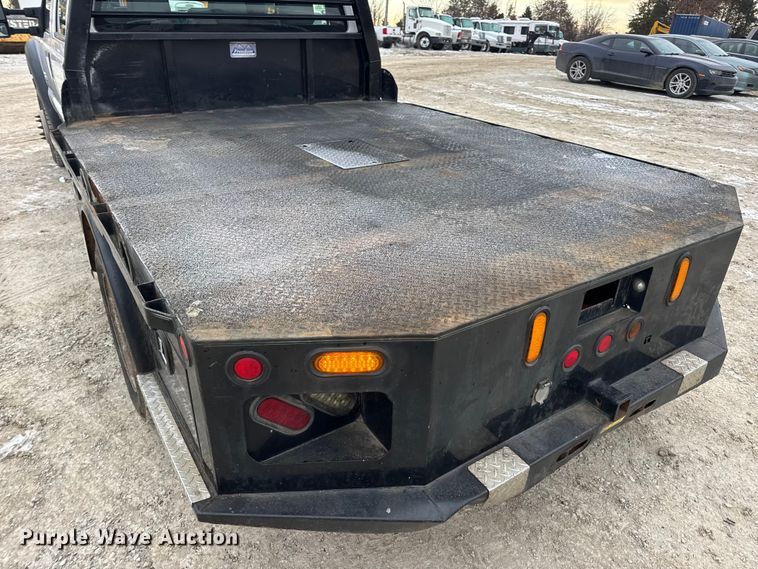 image for item DW6706 2016 Ford F550 Super Duty XL Crew Cab flatbed truck