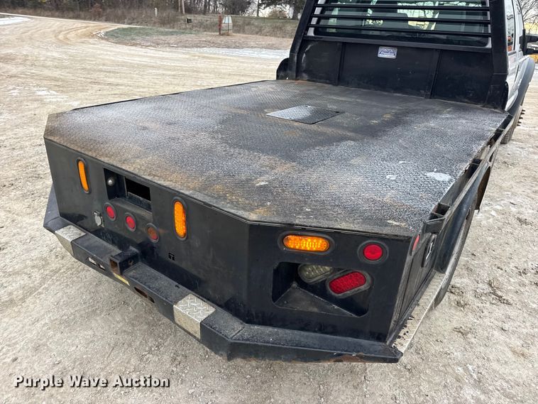 image for item DW6706 2016 Ford F550 Super Duty XL Crew Cab flatbed truck