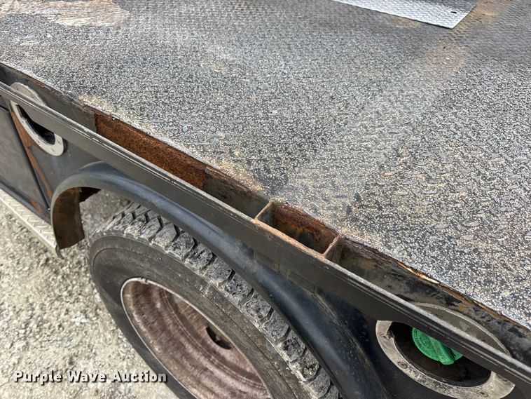 image for item DW6706 2016 Ford F550 Super Duty XL Crew Cab flatbed truck