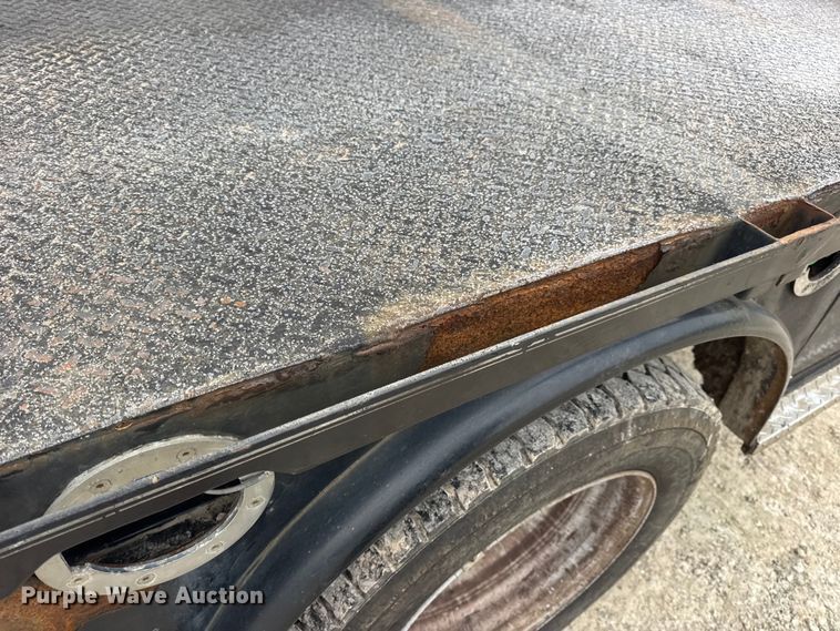 image for item DW6706 2016 Ford F550 Super Duty XL Crew Cab flatbed truck