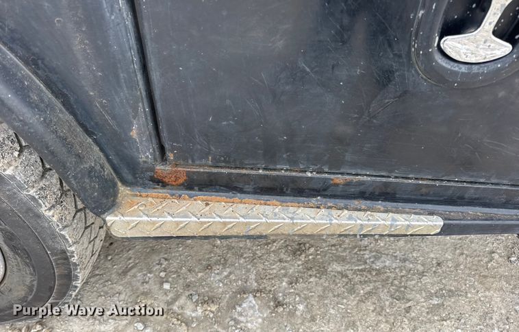 image for item DW6706 2016 Ford F550 Super Duty XL Crew Cab flatbed truck