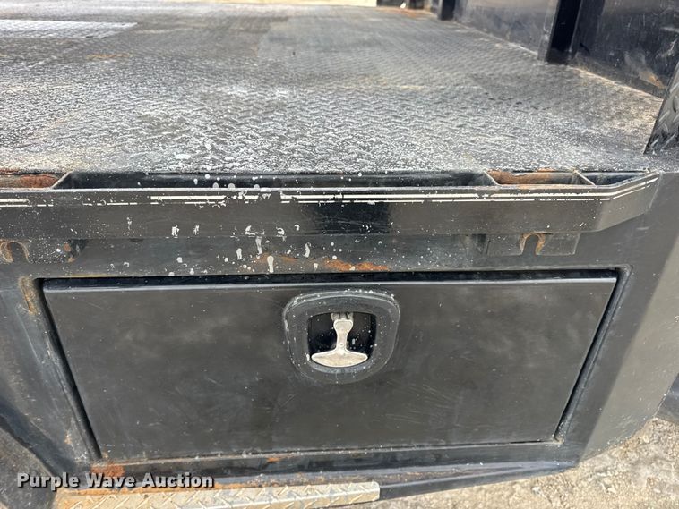 image for item DW6706 2016 Ford F550 Super Duty XL Crew Cab flatbed truck