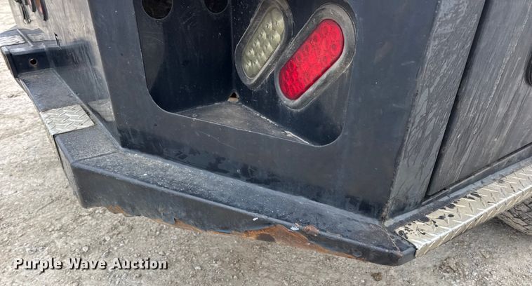 image for item DW6706 2016 Ford F550 Super Duty XL Crew Cab flatbed truck