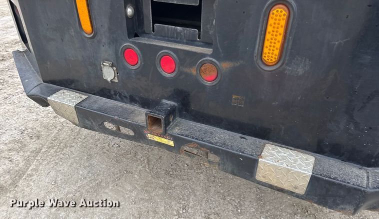 image for item DW6706 2016 Ford F550 Super Duty XL Crew Cab flatbed truck