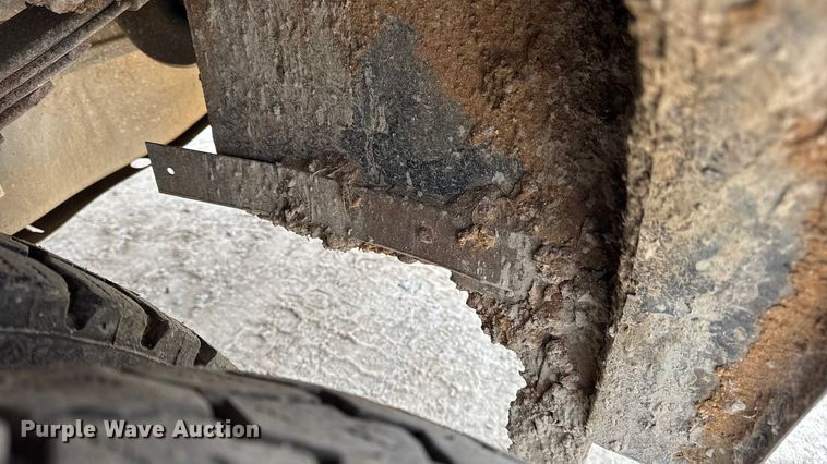 image for item DW6706 2016 Ford F550 Super Duty XL Crew Cab flatbed truck