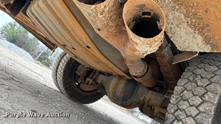 image for item DW6706 2016 Ford F550 Super Duty XL Crew Cab flatbed truck