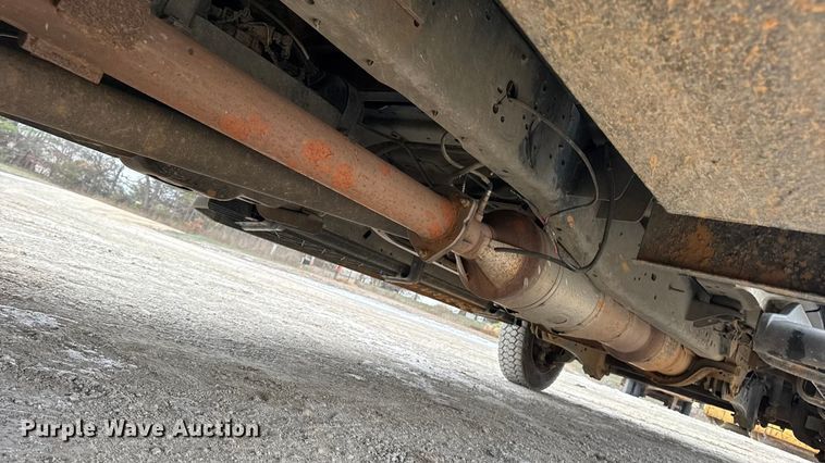 image for item DW6706 2016 Ford F550 Super Duty XL Crew Cab flatbed truck