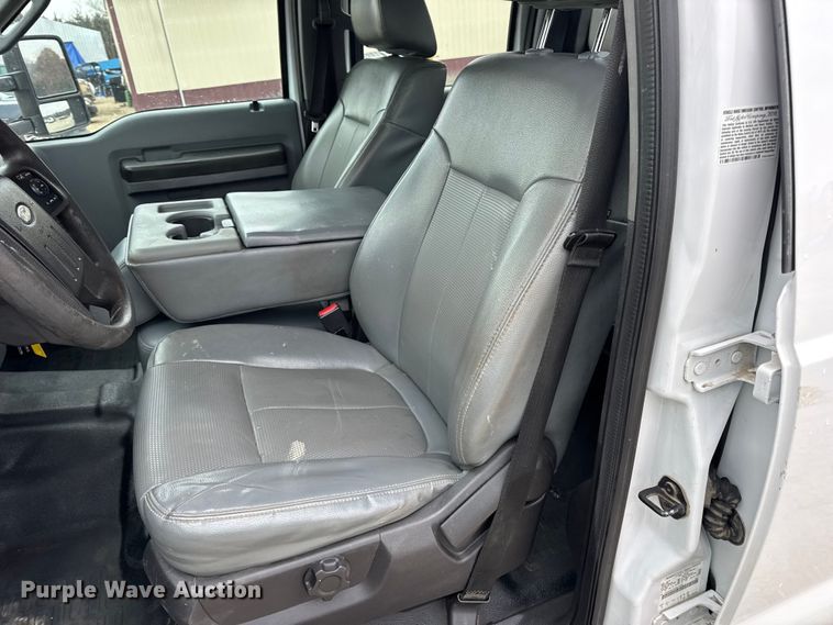 image for item DW6706 2016 Ford F550 Super Duty XL Crew Cab flatbed truck