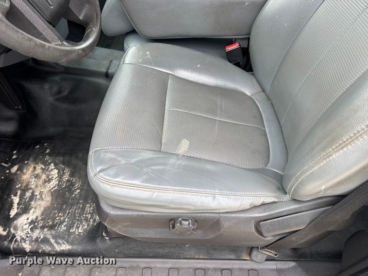 image for item DW6706 2016 Ford F550 Super Duty XL Crew Cab flatbed truck