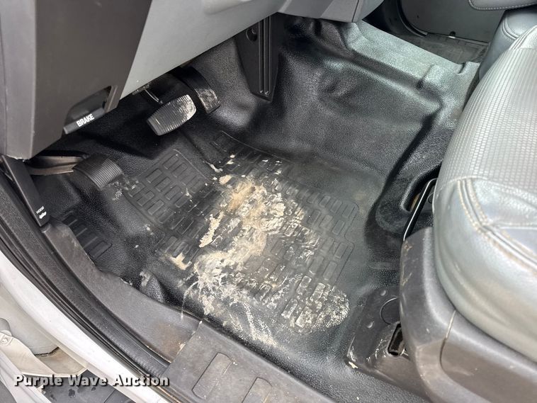 image for item DW6706 2016 Ford F550 Super Duty XL Crew Cab flatbed truck