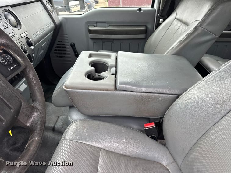 image for item DW6706 2016 Ford F550 Super Duty XL Crew Cab flatbed truck