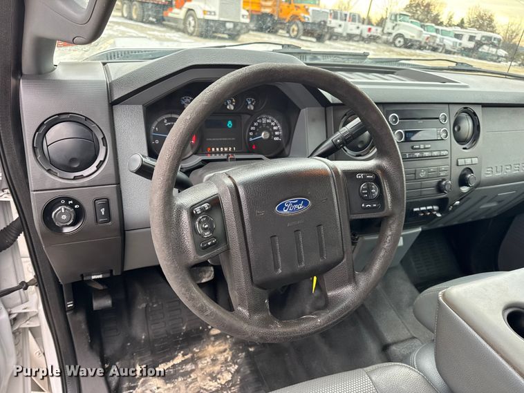 image for item DW6706 2016 Ford F550 Super Duty XL Crew Cab flatbed truck