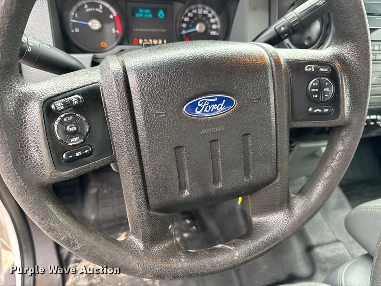 image for item DW6706 2016 Ford F550 Super Duty XL Crew Cab flatbed truck