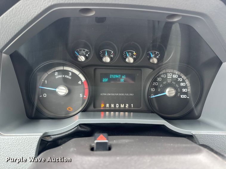 image for item DW6706 2016 Ford F550 Super Duty XL Crew Cab flatbed truck