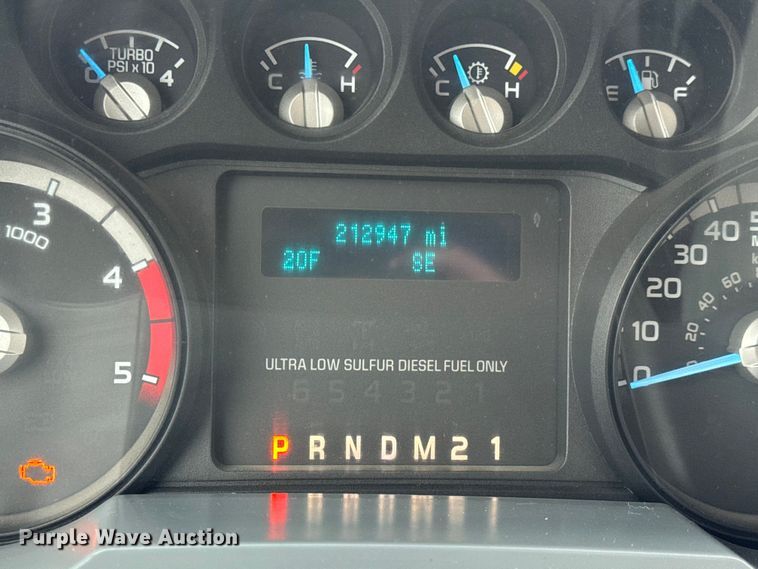 image for item DW6706 2016 Ford F550 Super Duty XL Crew Cab flatbed truck